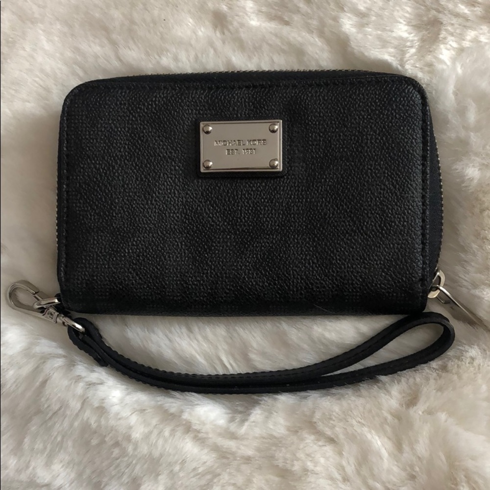 Michael Kors Essential Zippy Wallet